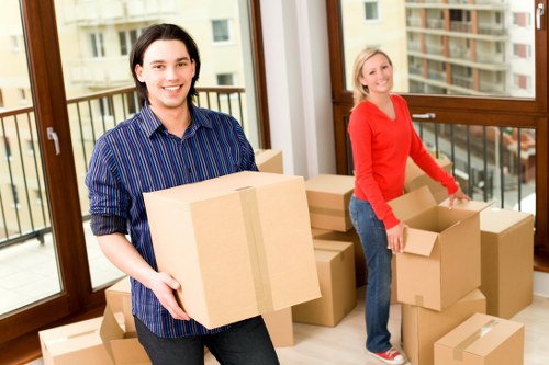 Choosing the right removal truck hire option for a Bethnalgreen move